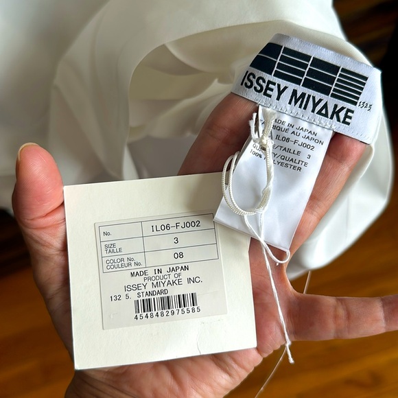 ISSAY MIYAKE Very rare asymmetric top, 100% Authentic - Picture 5 of 7